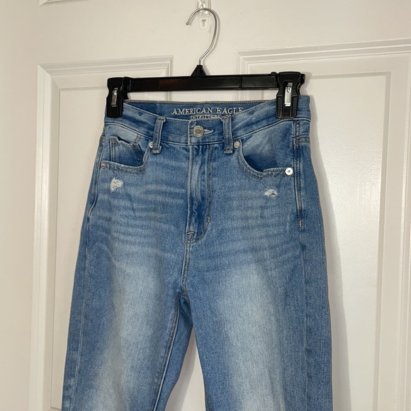 American Eagle Distressed Mom Jeans Size 00 - Picture 4 of 9